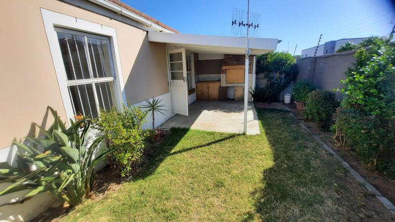 2 Bedroom Property for Sale in Gordons Bay Western Cape